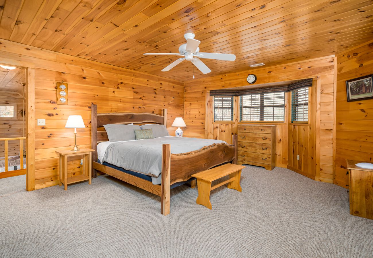 Cabin in Morganton - Elliot's HIdeaway, Pet Friendly