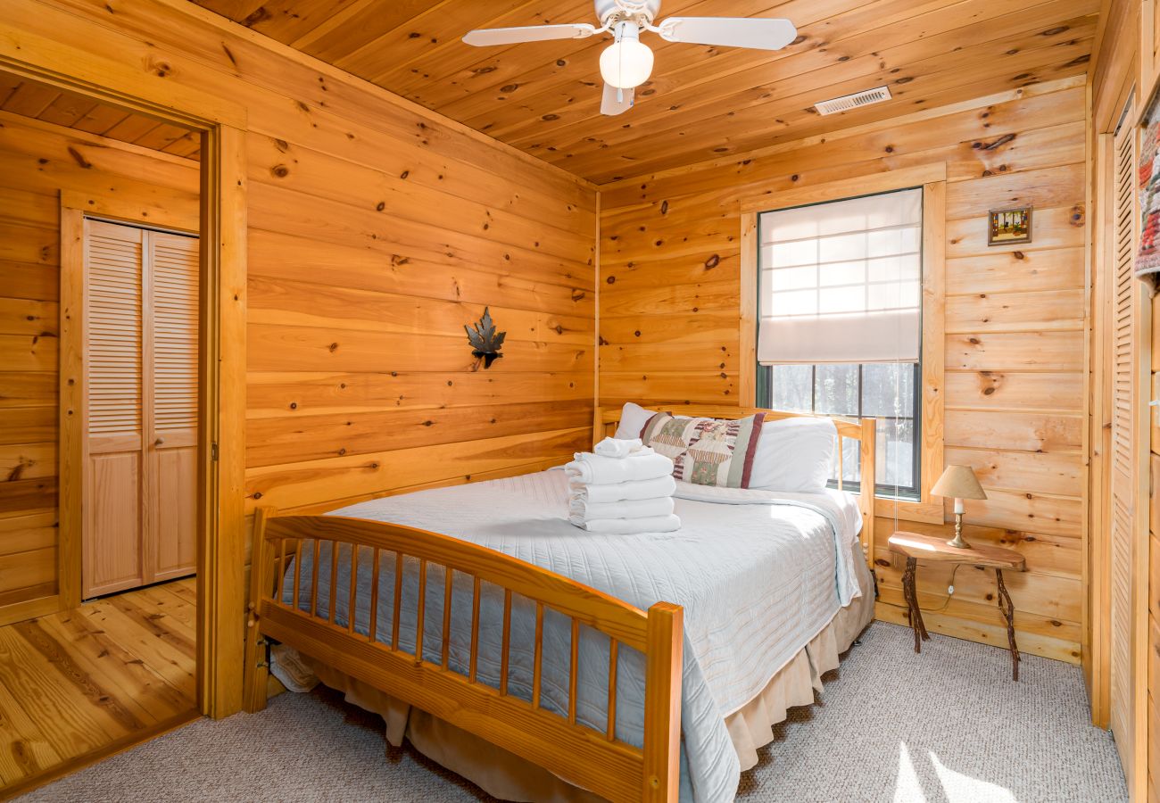 Cabin in Morganton - Elliot's HIdeaway, Pet Friendly