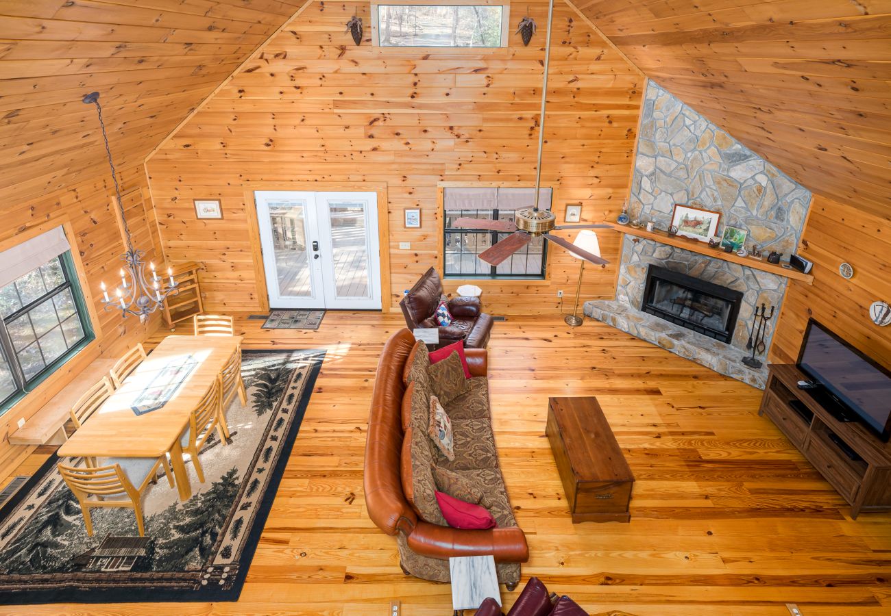 Cabin in Morganton - Elliot's HIdeaway, Pet Friendly