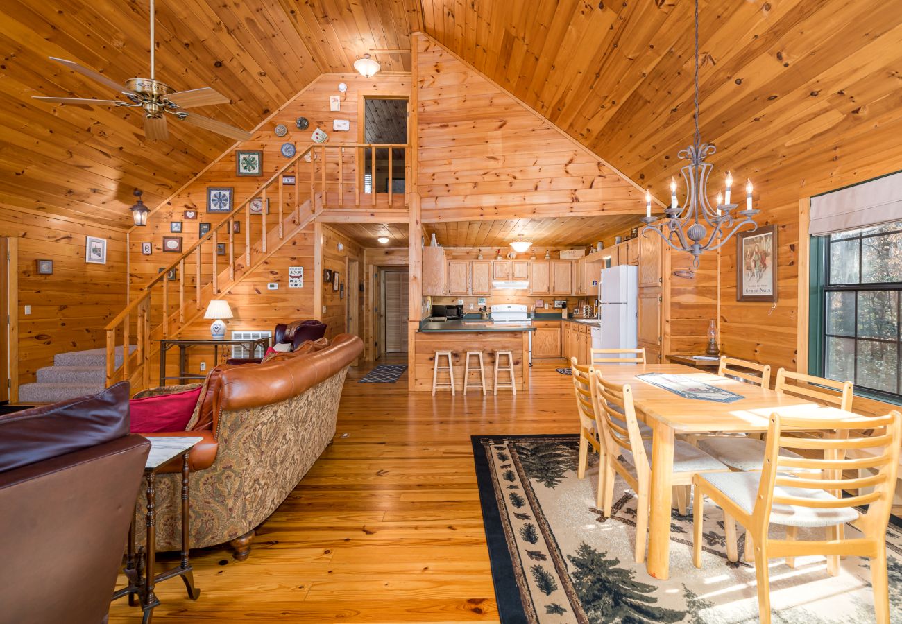 Cabin in Morganton - Elliot's HIdeaway, Pet Friendly