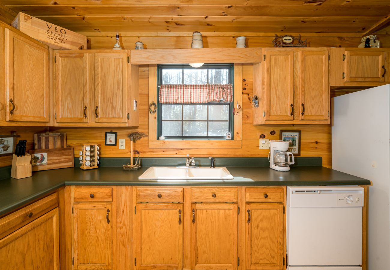 Cabin in Morganton - Elliot's HIdeaway, Pet Friendly