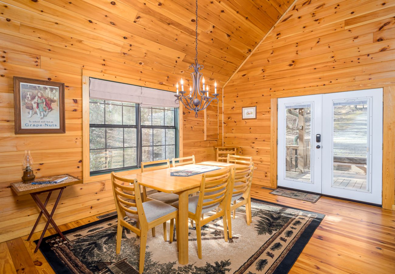 Cabin in Morganton - Elliot's HIdeaway, Pet Friendly