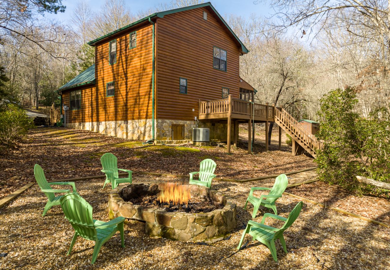 Cabin in Morganton - Elliot's HIdeaway, Pet Friendly