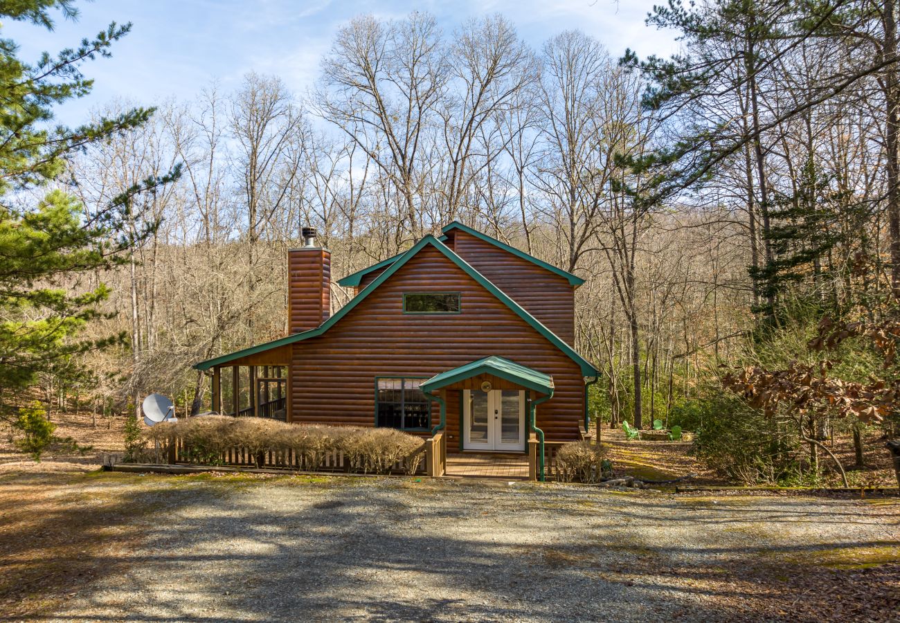 Cabin in Morganton - Elliot's HIdeaway, Pet Friendly