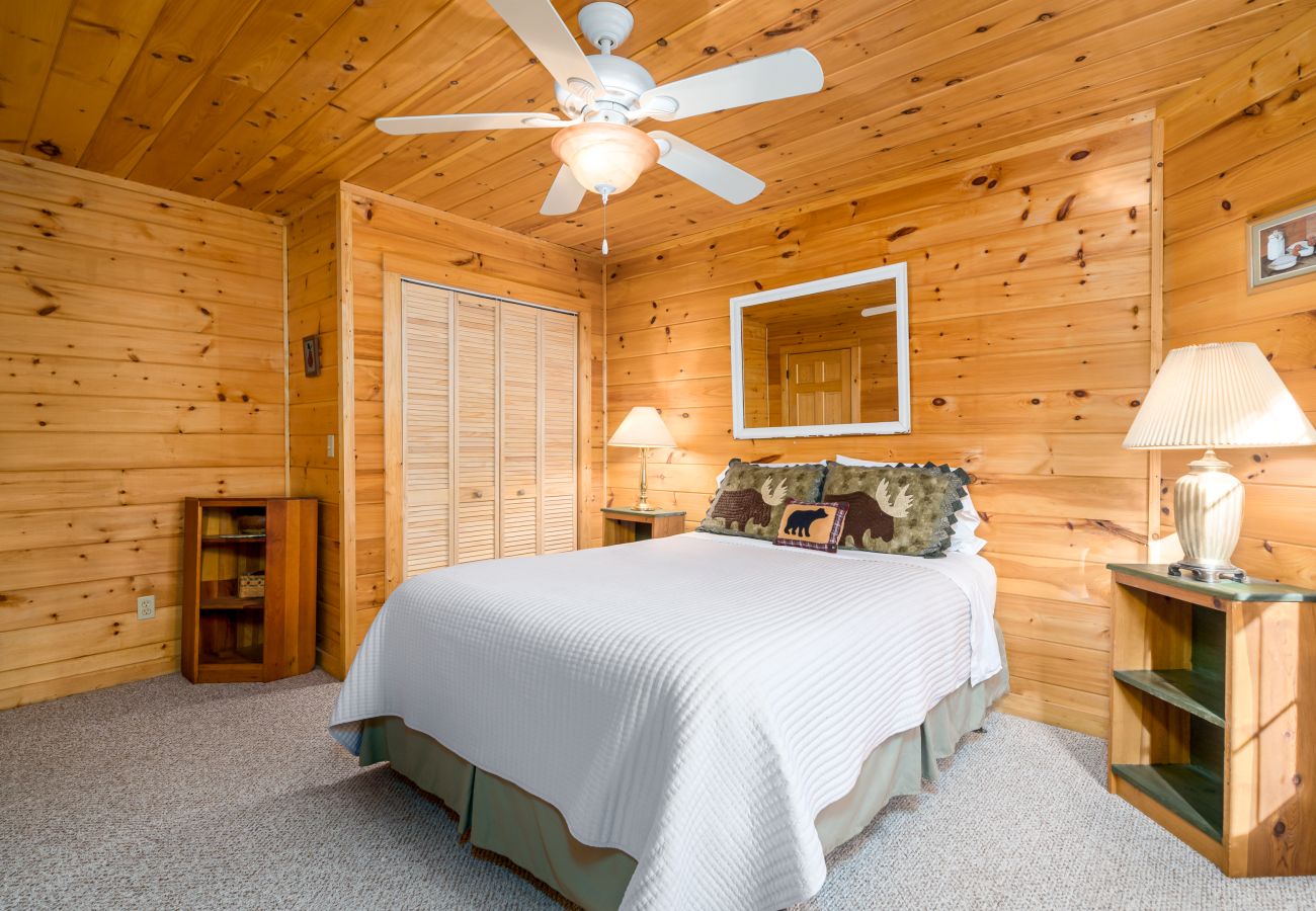 Cabin in Morganton - Elliot's HIdeaway, Pet Friendly