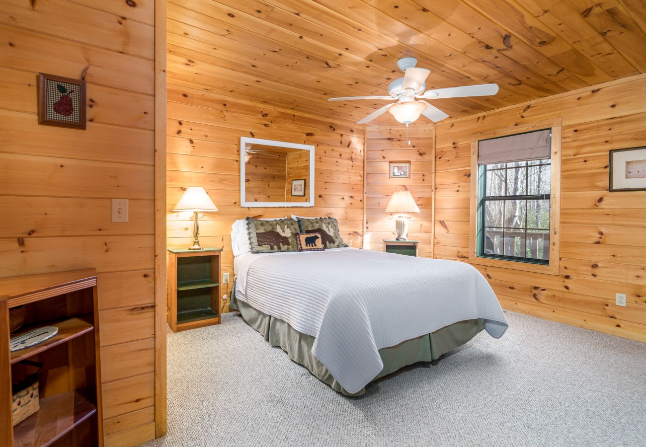 Cabin in Morganton - Elliot's HIdeaway, Pet Friendly