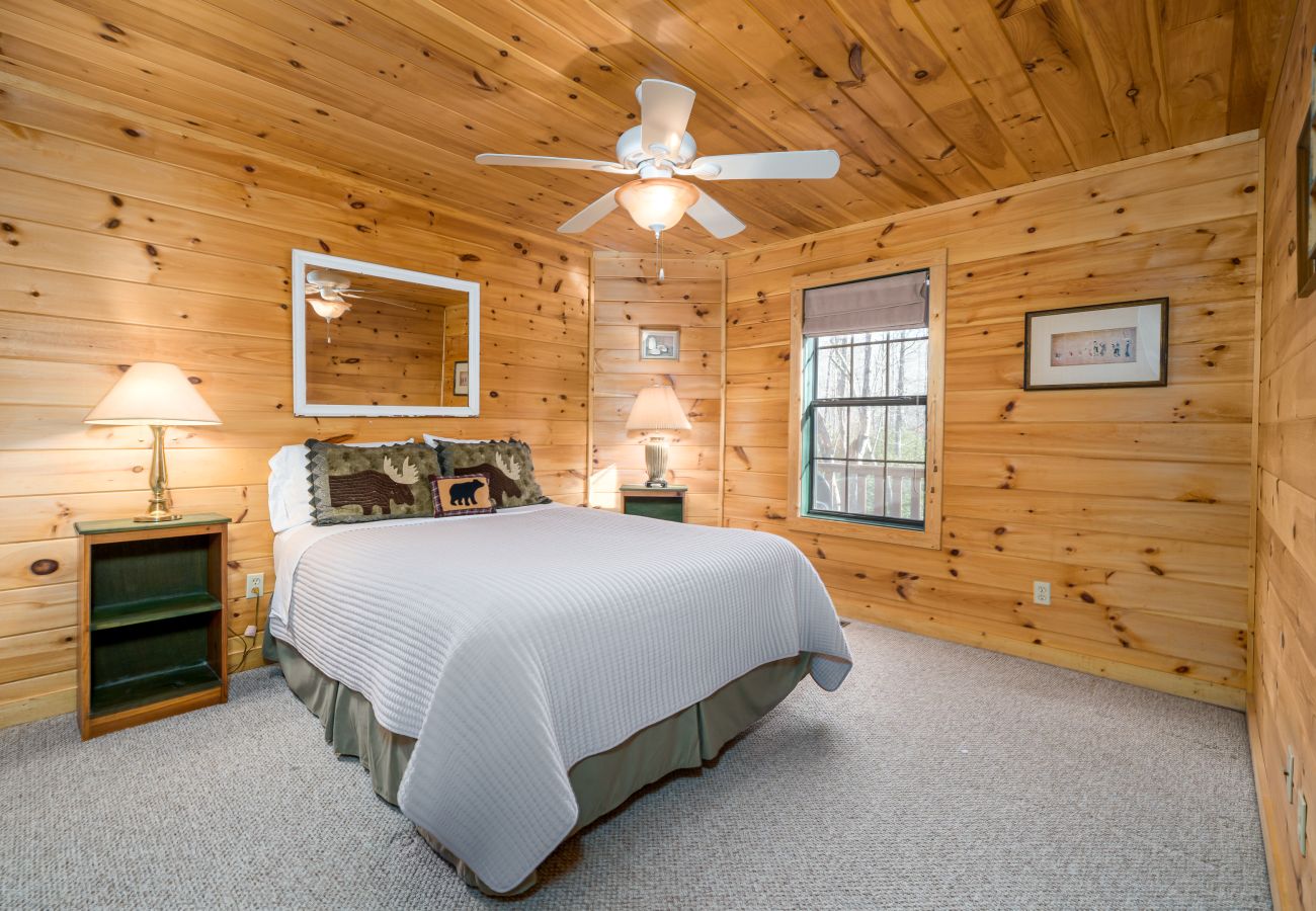 Cabin in Morganton - Elliot's HIdeaway, Pet Friendly