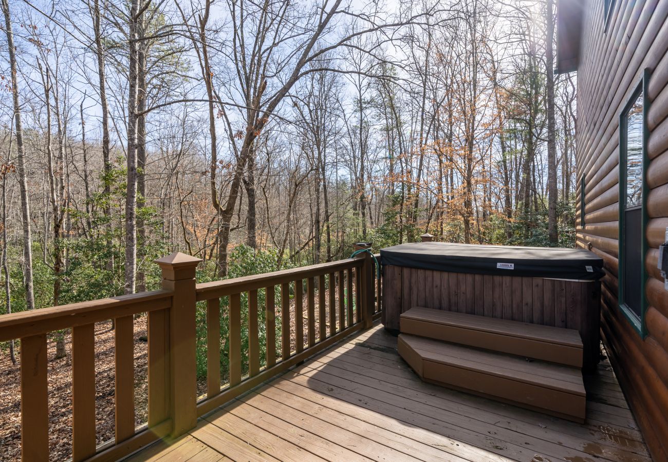 Cabin in Morganton - Elliot's HIdeaway, Pet Friendly