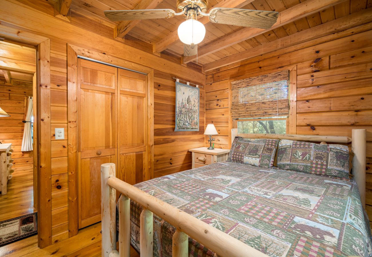 Cabin in Cherry Log - Mountain Time