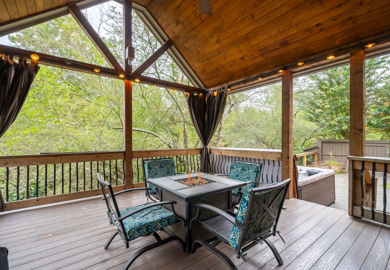 Cabin in Ellijay - Life At The River - Pet Friendly -Hot Tub- Fishing