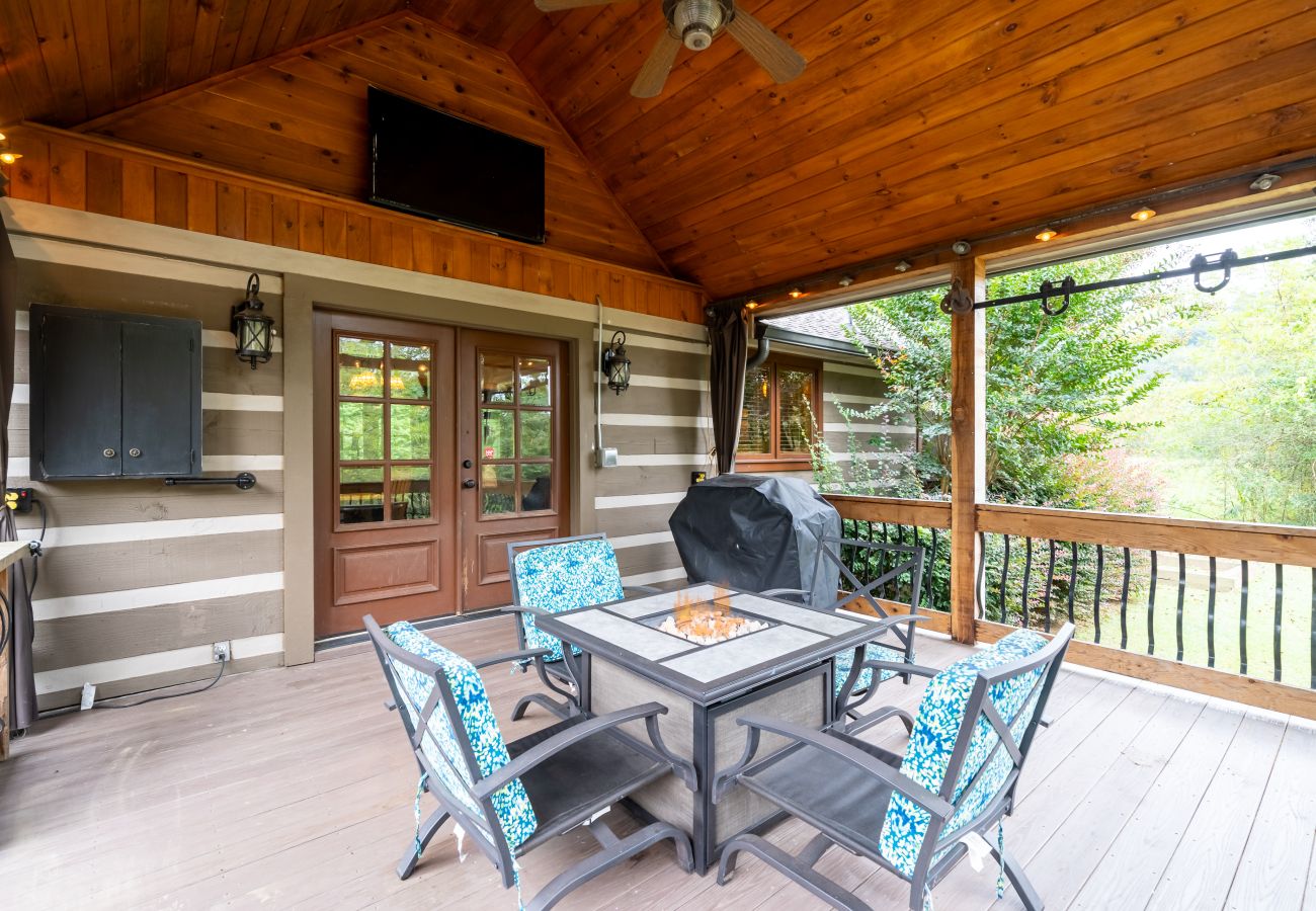 Cabin in Ellijay - Life At The River - Pet Friendly -Hot Tub- Fishing