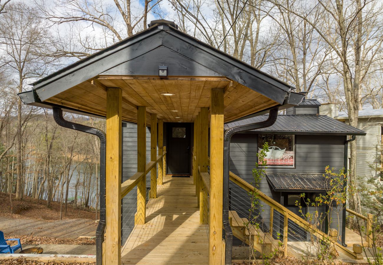 House in Blue Ridge - All Decked Out Lake House