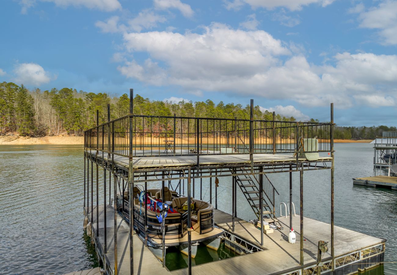 House in Blue Ridge - All Decked Out Lake House