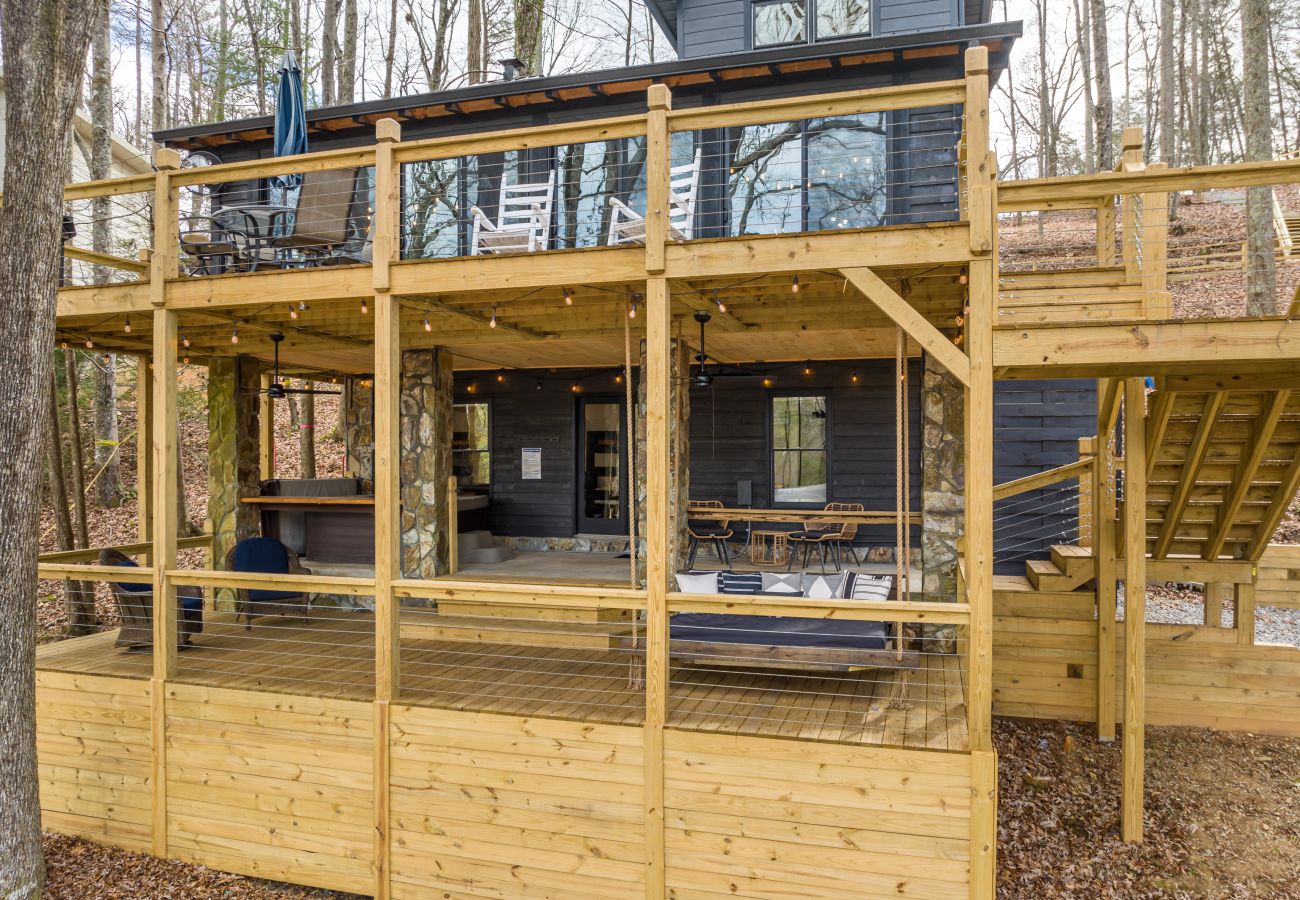 House in Blue Ridge - All Decked Out Lake House