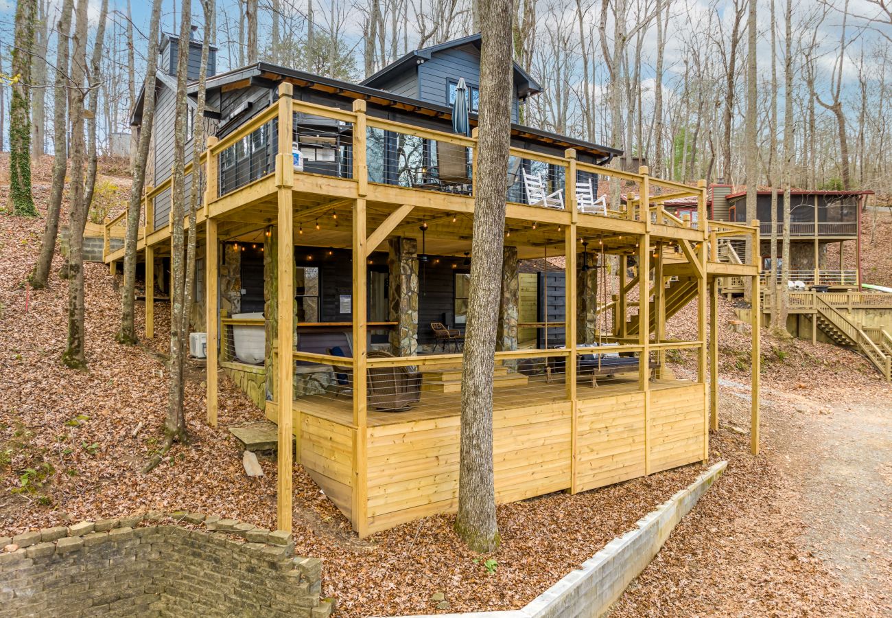 House in Blue Ridge - All Decked Out Lake House