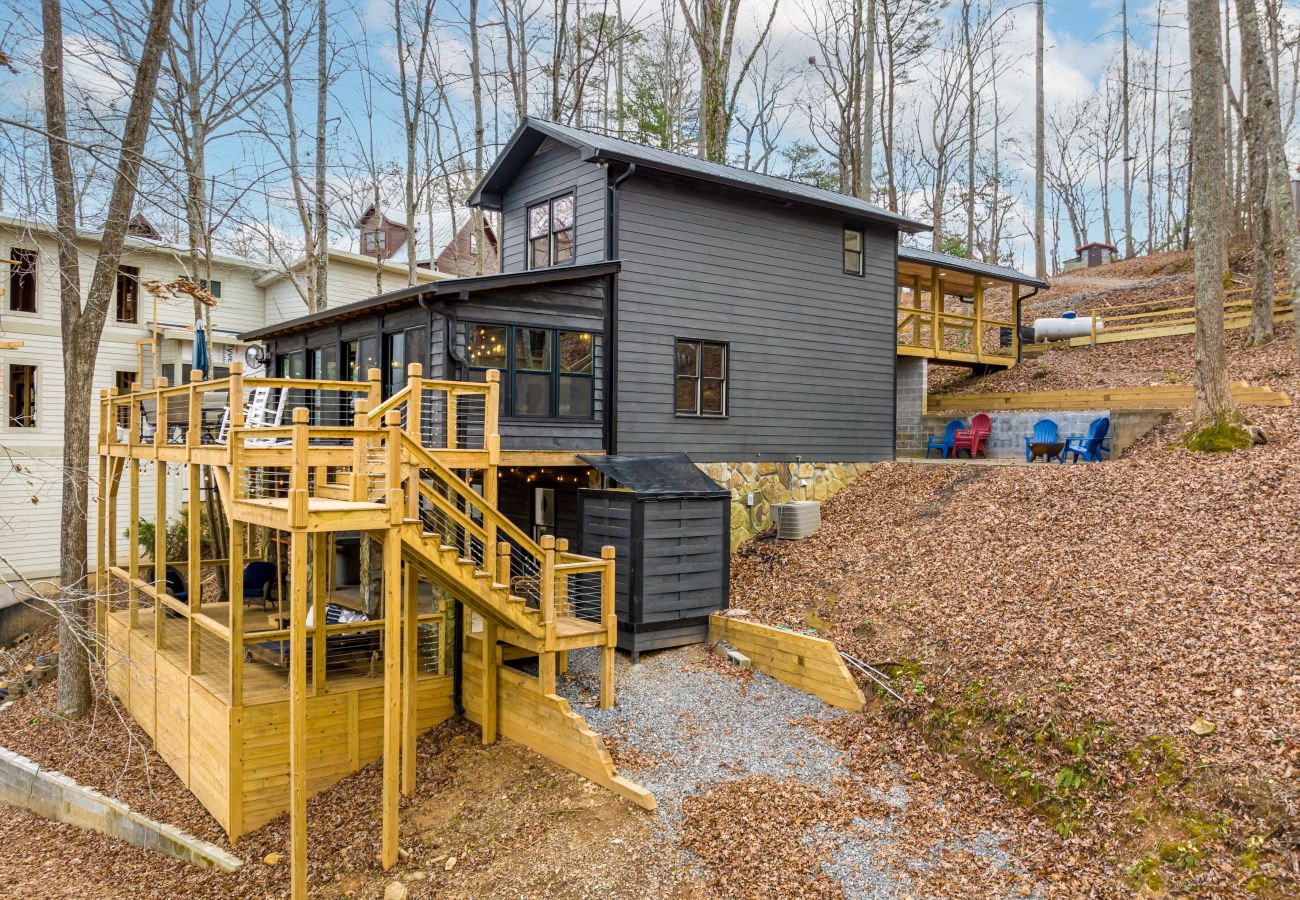 House in Blue Ridge - All Decked Out Lake House