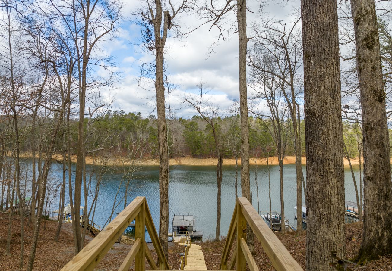 House in Blue Ridge - All Decked Out Lake House