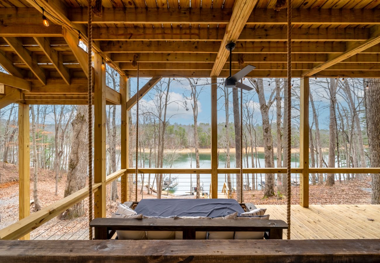 House in Blue Ridge - All Decked Out Lake House