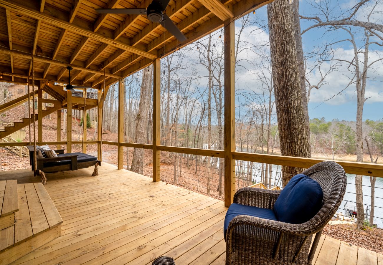 House in Blue Ridge - All Decked Out Lake House