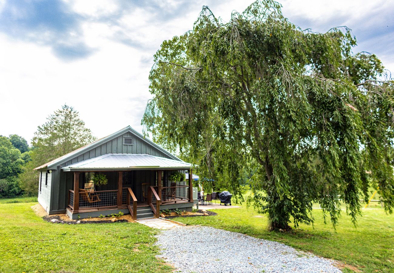 Cabin in Blue Ridge - Equestrian Escape Bungalow