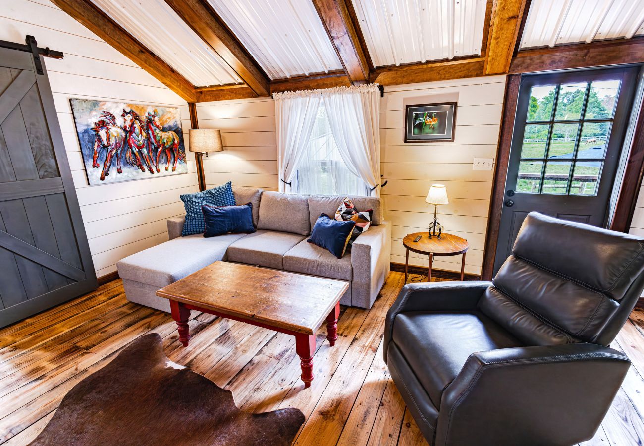 Cabin in Blue Ridge - Equestrian Escape Bungalow