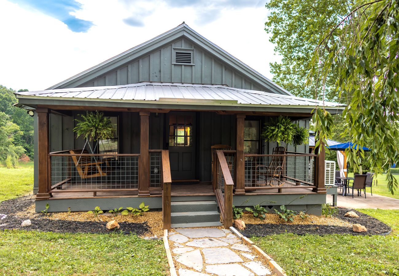 Cabin in Blue Ridge - Equestrian Escape Bungalow