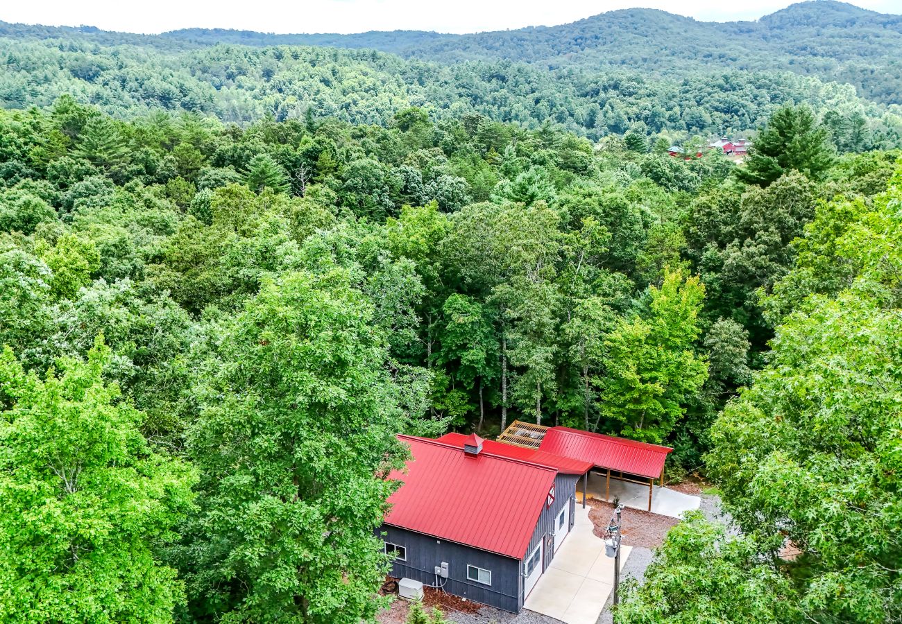 Cabin in Mineral Bluff - Knollwood Barndominium