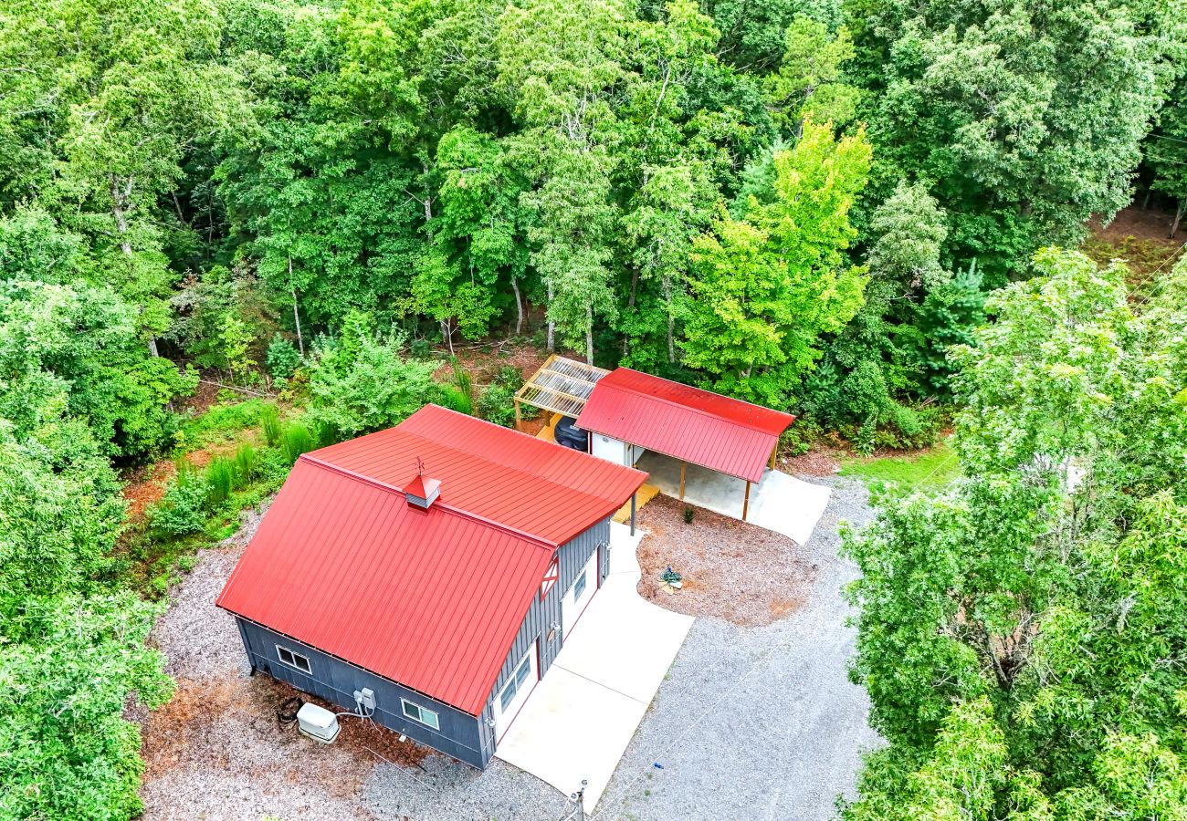 Cabin in Mineral Bluff - Knollwood Barndominium